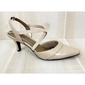 Life Stride Soft System Closed Toe Kissing Heels Beige Size 8.5M Strappy 3" heel